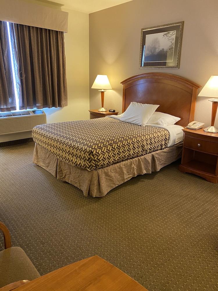 A Riverside Inn Travelodge By Wyndham Фэрплей Экстерьер фото