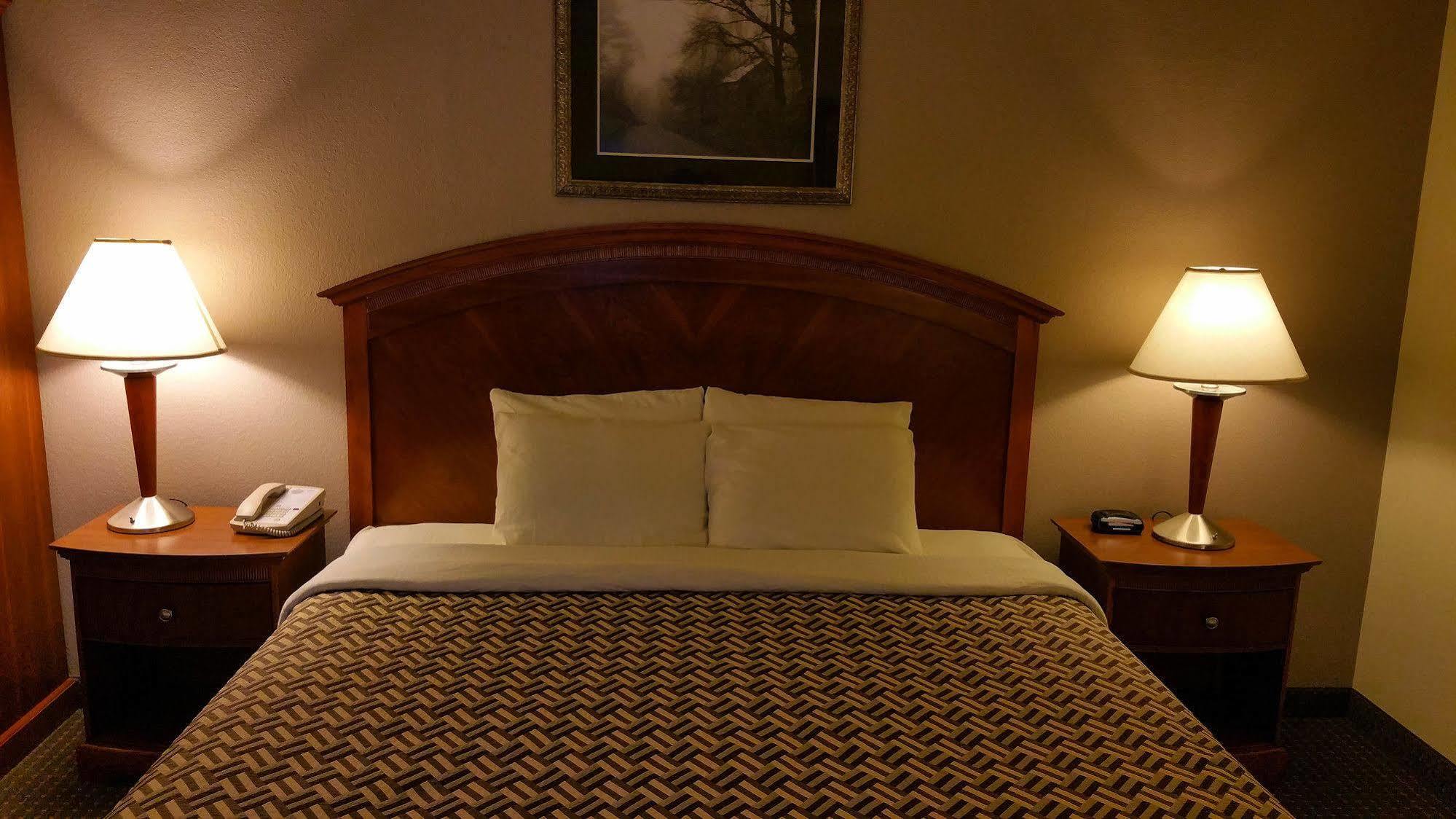 A Riverside Inn Travelodge By Wyndham Фэрплей Экстерьер фото