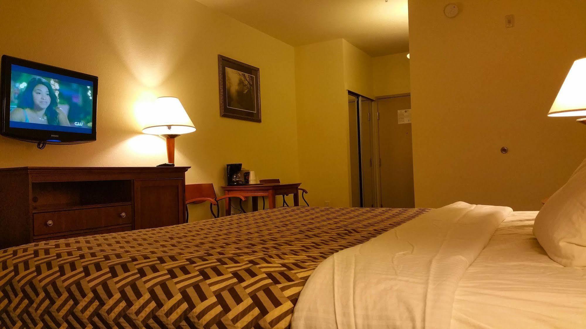 A Riverside Inn Travelodge By Wyndham Фэрплей Экстерьер фото